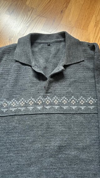 Jersey de punto gris con cuello polo