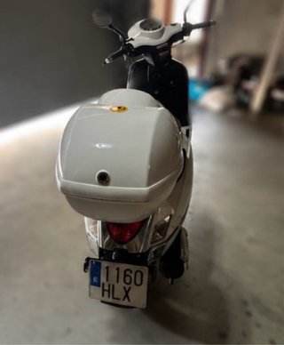 Scooter Alpina 125cc  Beige y Marrón
