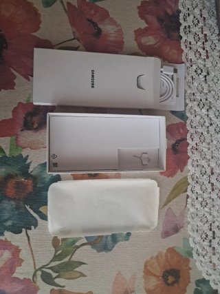 Caja Samsung Galaxy A25 5G con cable