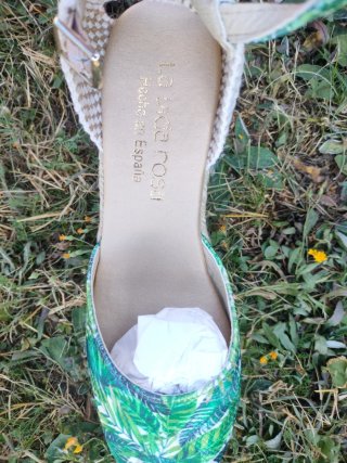 Sandalias cuña beige y verde