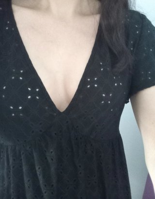 Vestido negro con bordados