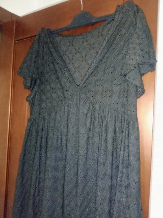 Vestido negro con bordados