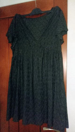 Vestido negro con bordados