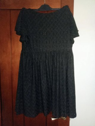 Vestido negro con bordados