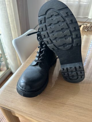 Botas altas negras con cordones