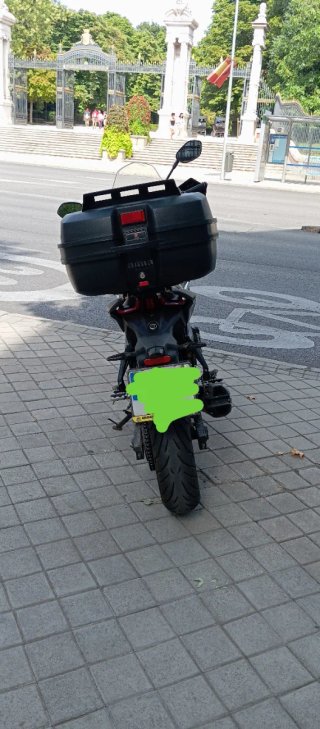 Voge 500 DS Adventure Moto Blanca y Negra