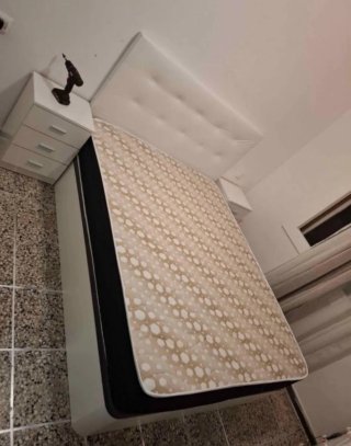 Divano in legno con materassi in memory foam