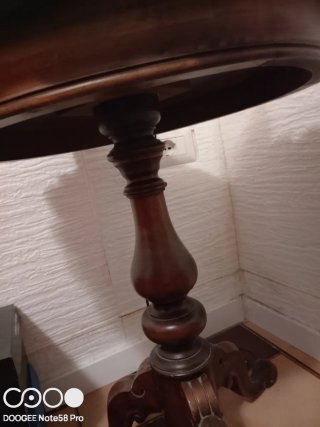 Tavolino rotondo in legno massello