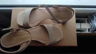 Sandalias Unisa Moraty Ev platino/dorado