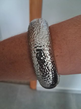 Pulsera plateada texturizada