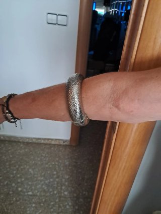 Pulsera plateada texturizada