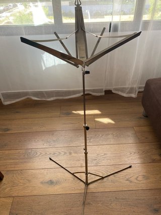 Atril metálico plegable