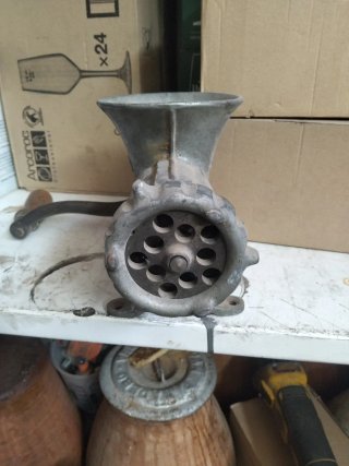 Colador antiguo de metal