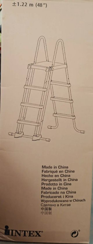 Escalera para piscina Intex 1.22 m Nunca usada.