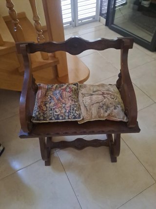 Sillón recibidor madera con cojines