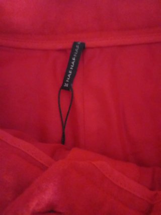 Pantalones cortos rojos y negros