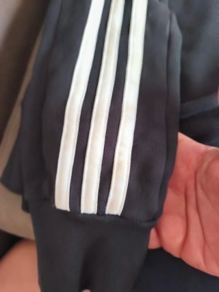 Sudadera Adidas Negra con Rayas Blancas