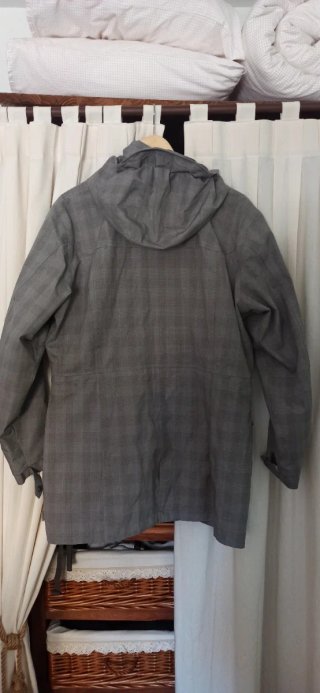 Gabardina-chubasquero mujer cuadros gris