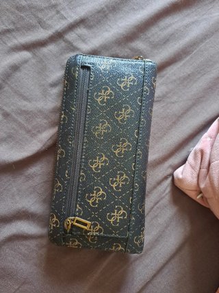 Monedero Guess con correa