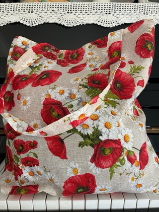 Bolsa reutilizable solidaria hecha a mano