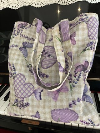 Bolsa reutilizable solidaria hecha a mano