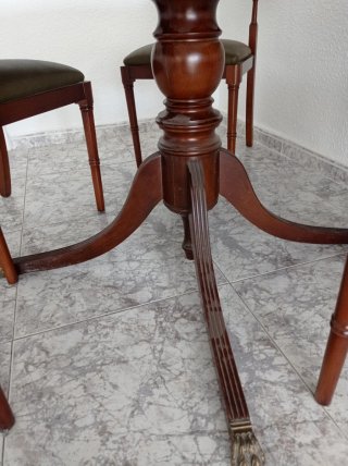 Conjunto mesa redonda y 4 sillas