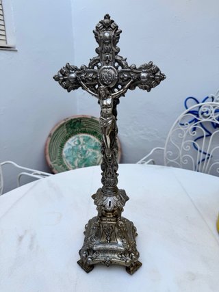 Crucifijo con fanal de cristal