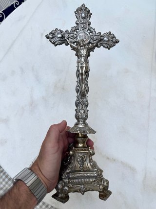 Crucifijo con fanal de cristal