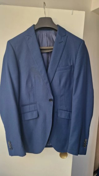 Traje azul hombre