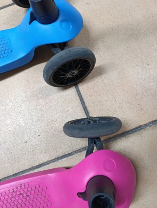 Patinete 3 ruedas Decathlon rosa y azul