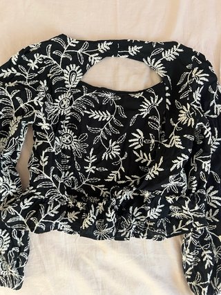 Top Zara ricamato nero