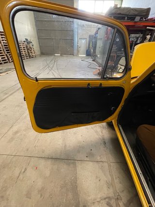 SEAT 600