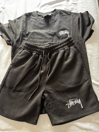 Conjunto Stussy Negro Camiseta y Pantalón Corto
