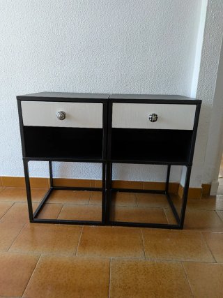 Dos mesitas de noche Vikhammer Ikea