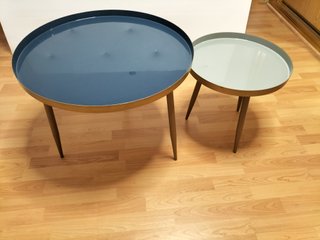 Tavoli da centro impilabili in metallo blu e oro