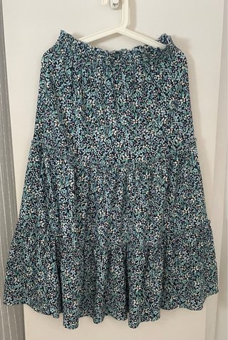 Falda midi floral Stradivarius