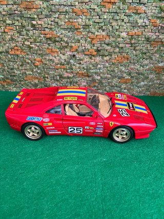 Ferrari GTO 1984 – Escala 1:18 Burago