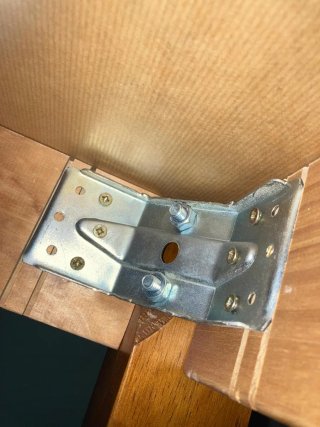 Mesa de comedor con 4 sillas de madera