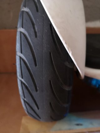 Patinete eléctrico blanco
