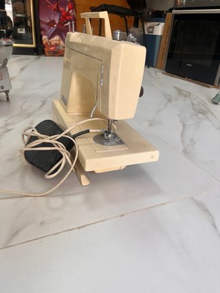 Máquina de coser Victoria Lady 3800F