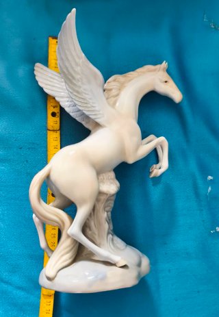 Figura Pegaso Porcelana Miquel Requena