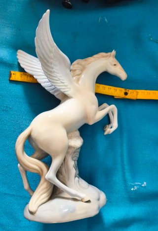Figura Pegaso Porcelana Miquel Requena