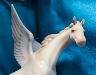 Figura Pegaso Porcelana Miquel Requena