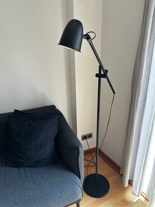 Lámpara de pie negra plegable