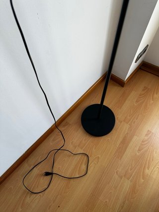 Lámpara de pie negra plegable