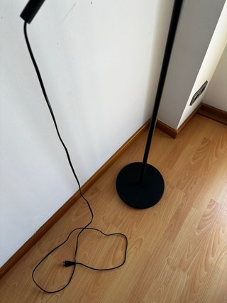 Lámpara de pie negra plegable