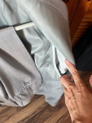 Traje marca Yonello italiana .