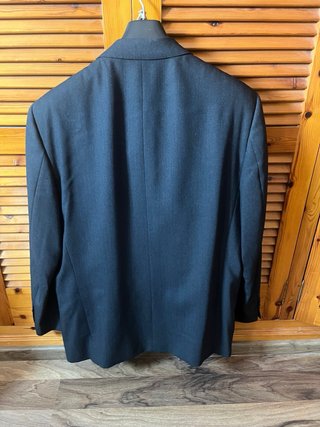 Traje marca Yonello italiana .