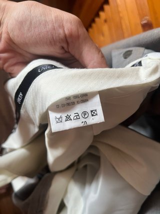 Traje marca Yonello italiana .