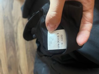 Traje marca Yonello italiana .